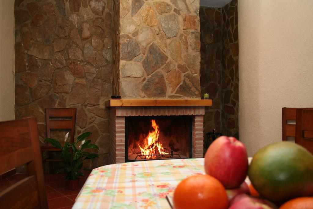 Apartamentos Ribera Del Jucar Alcalá del Júcar Szoba fotó